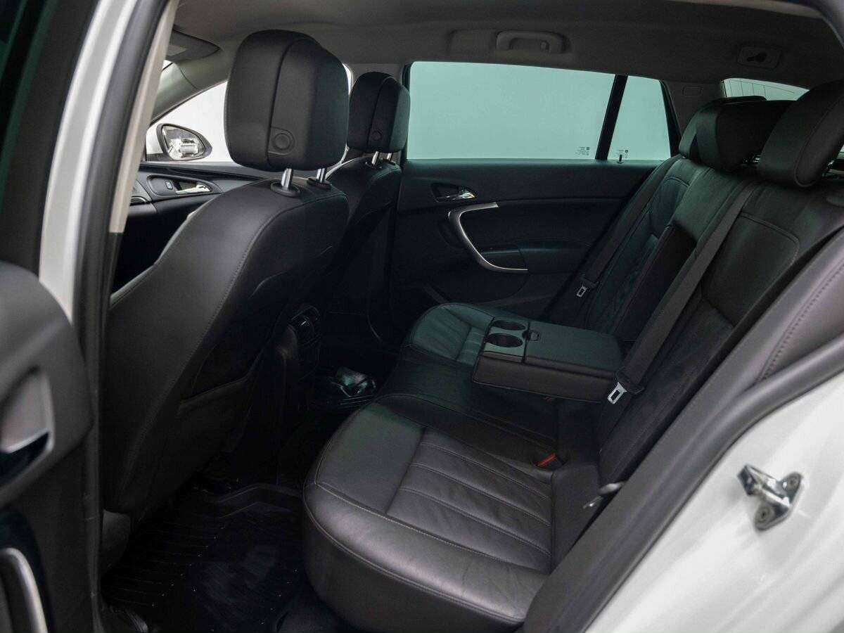 Опель Инсигния б/у, 2013, Механическая. Фото: #11