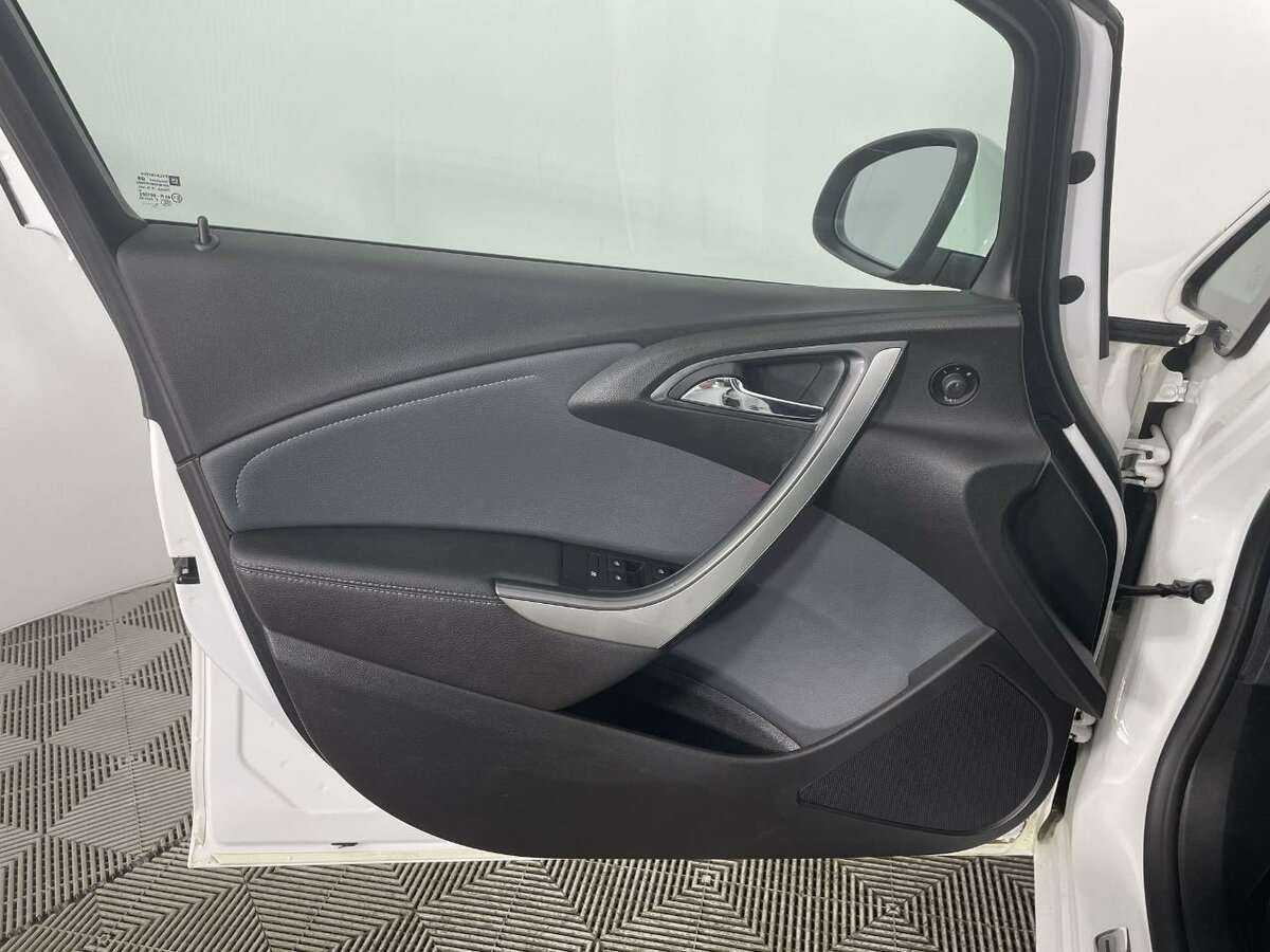 Опель Астра б/у, 2013, Автоматическая. Фото: #7