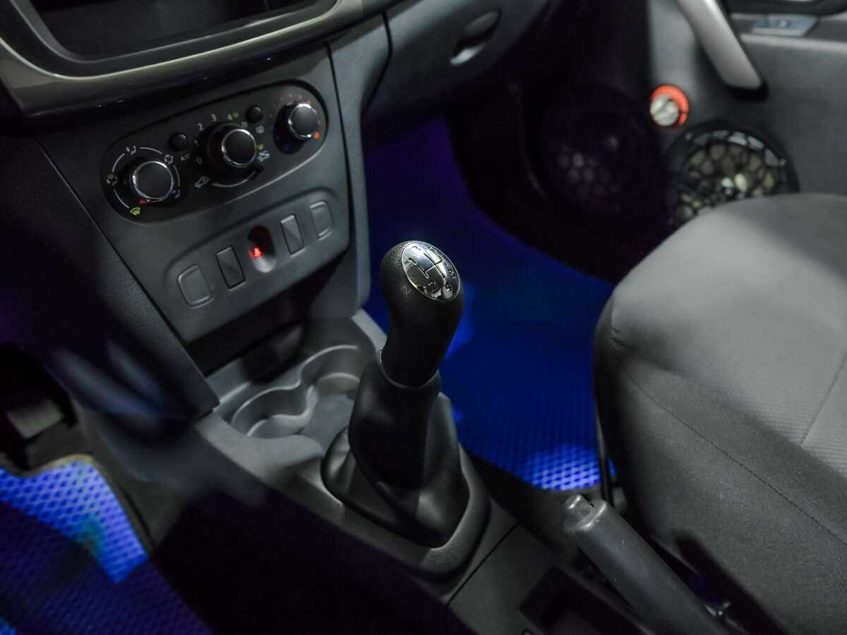 Рено Логан б/у, 2018, Механическая. Фото: #9