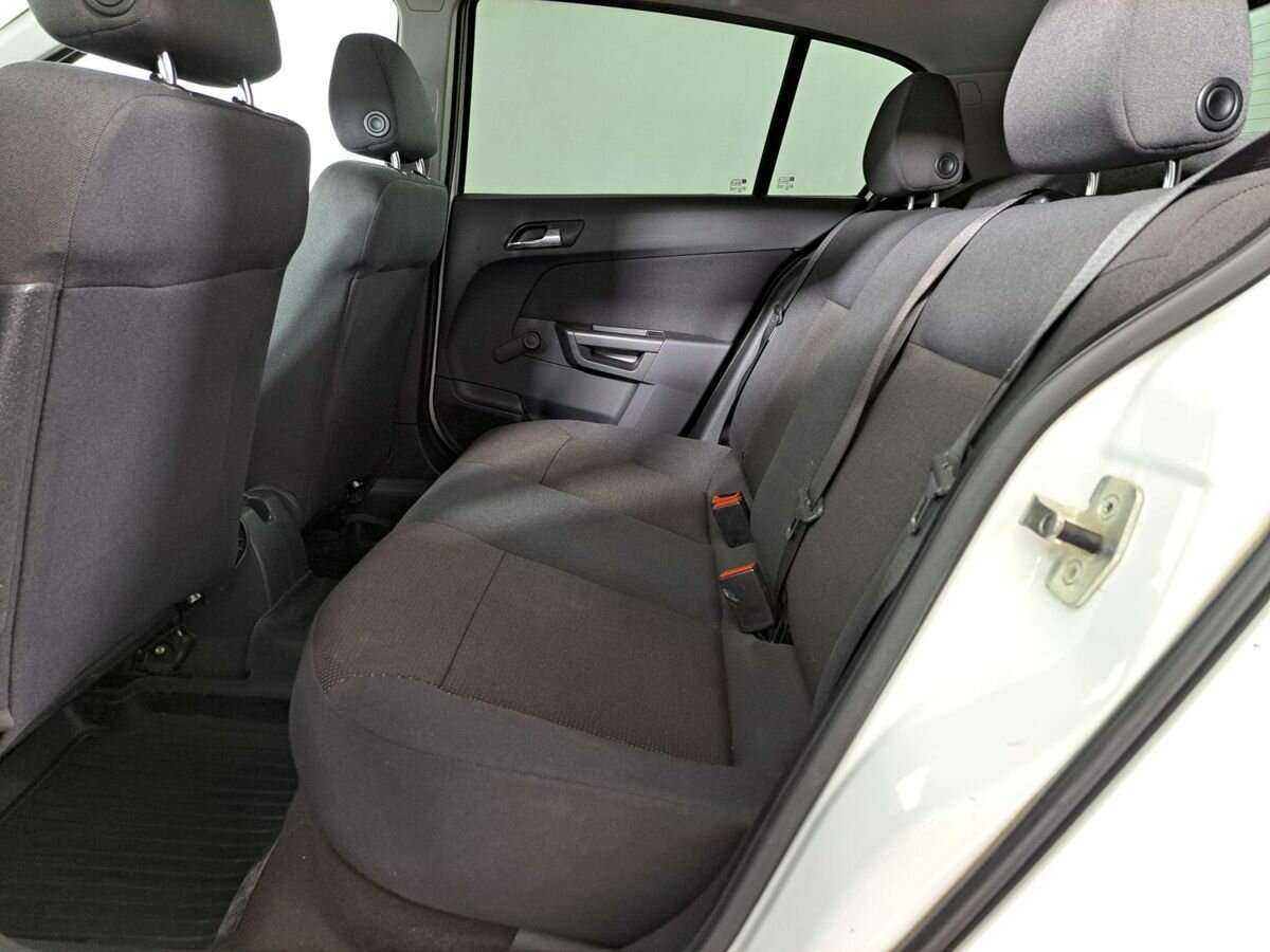 Опель Астра б/у, 2012, Механическая. Фото: #9