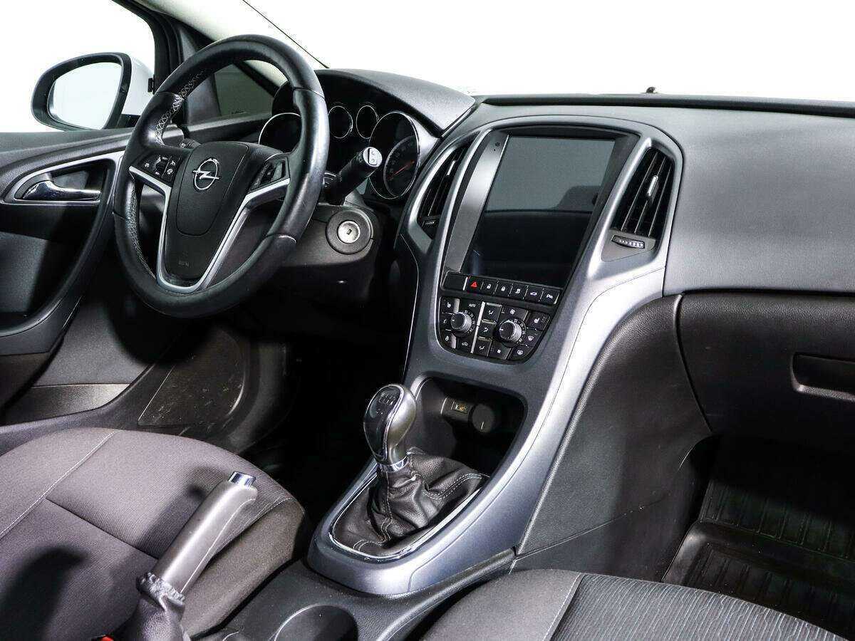 Опель Астра б/у, 2013, Механическая. Фото: #8