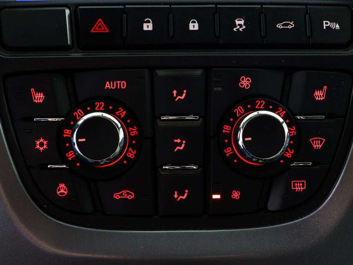 Опель Астра б/у, 2013, Механическая. Фото: #19