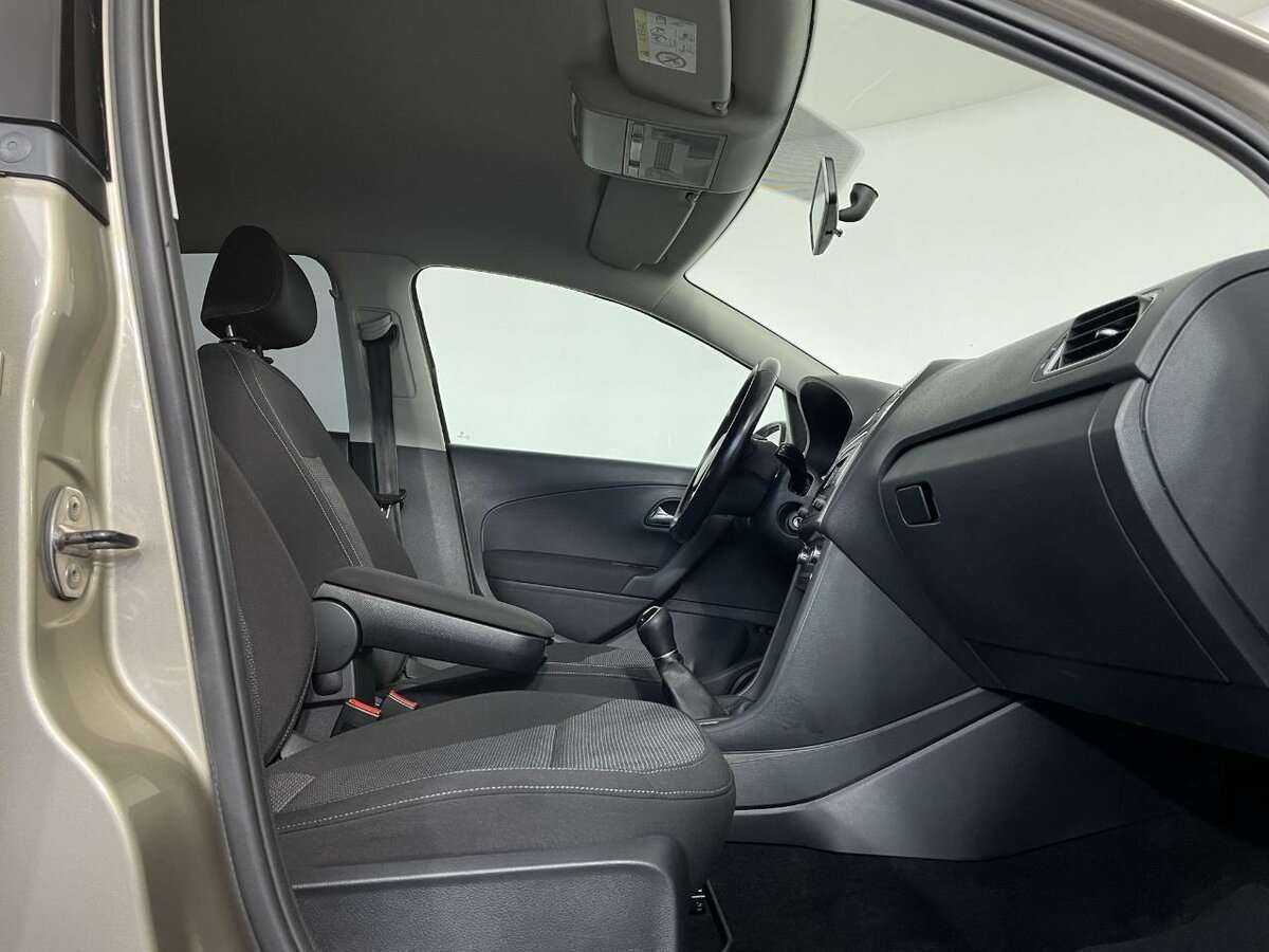 Фольксваген Поло б/у, 2015, Механическая. Фото: #12