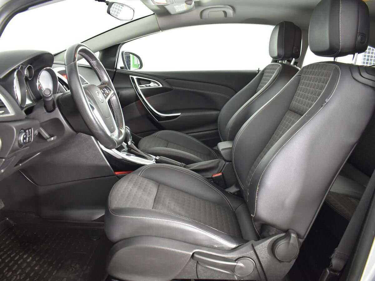 Опель Астра б/у, 2013, Автоматическая. Фото: #7