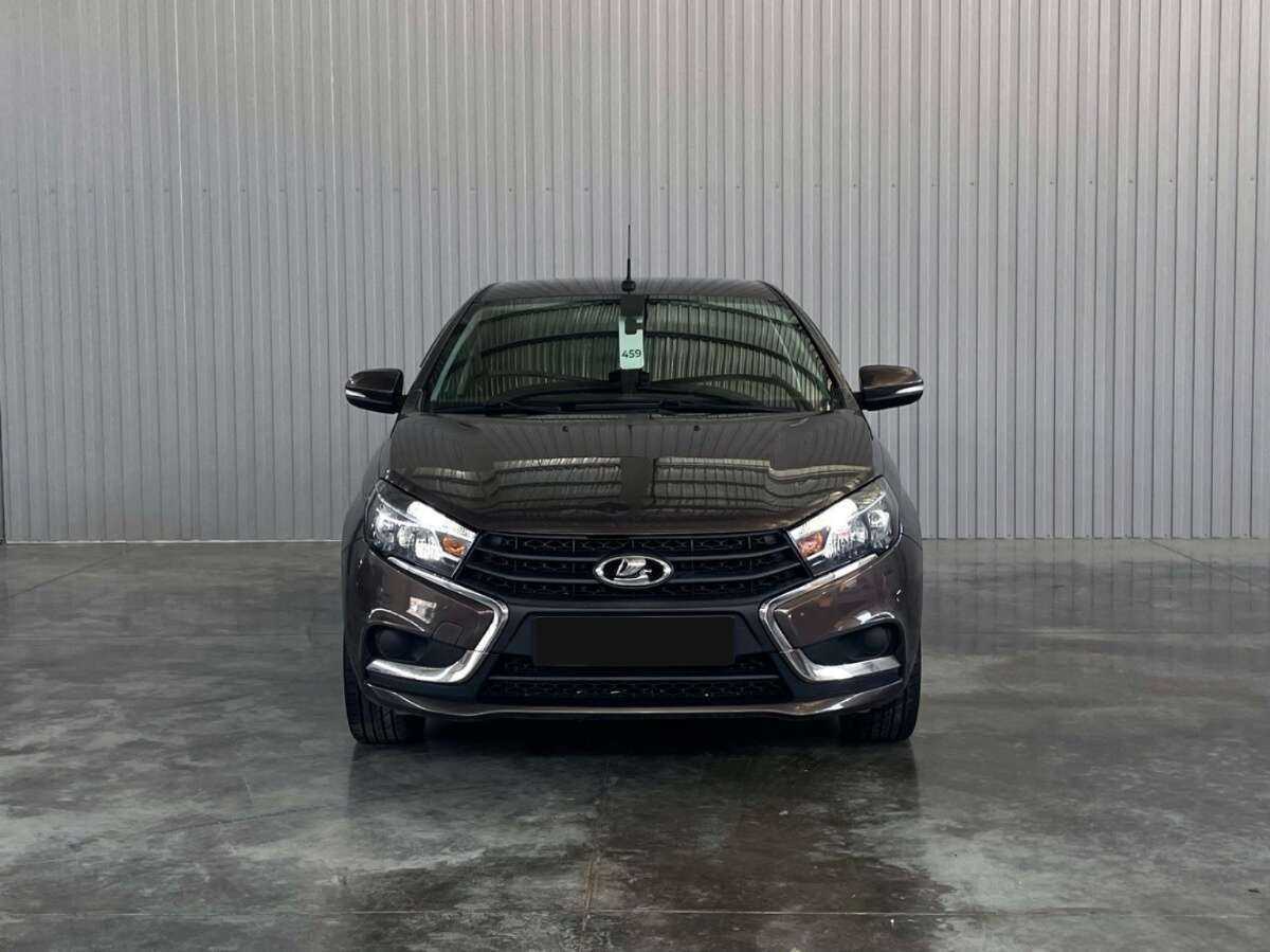 Лада (ВАЗ) Веста б/у, 2018, Механическая. Фото: #1