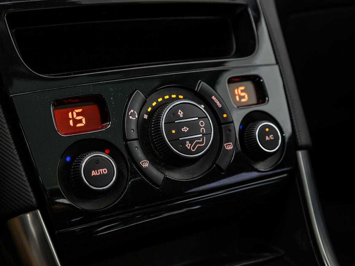 Пежо 308 б/у, 2013, Автоматическая. Фото: #15