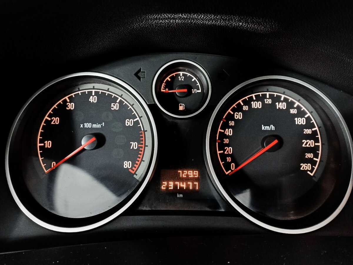 Опель Астра б/у, 2012, Механическая. Фото: #10