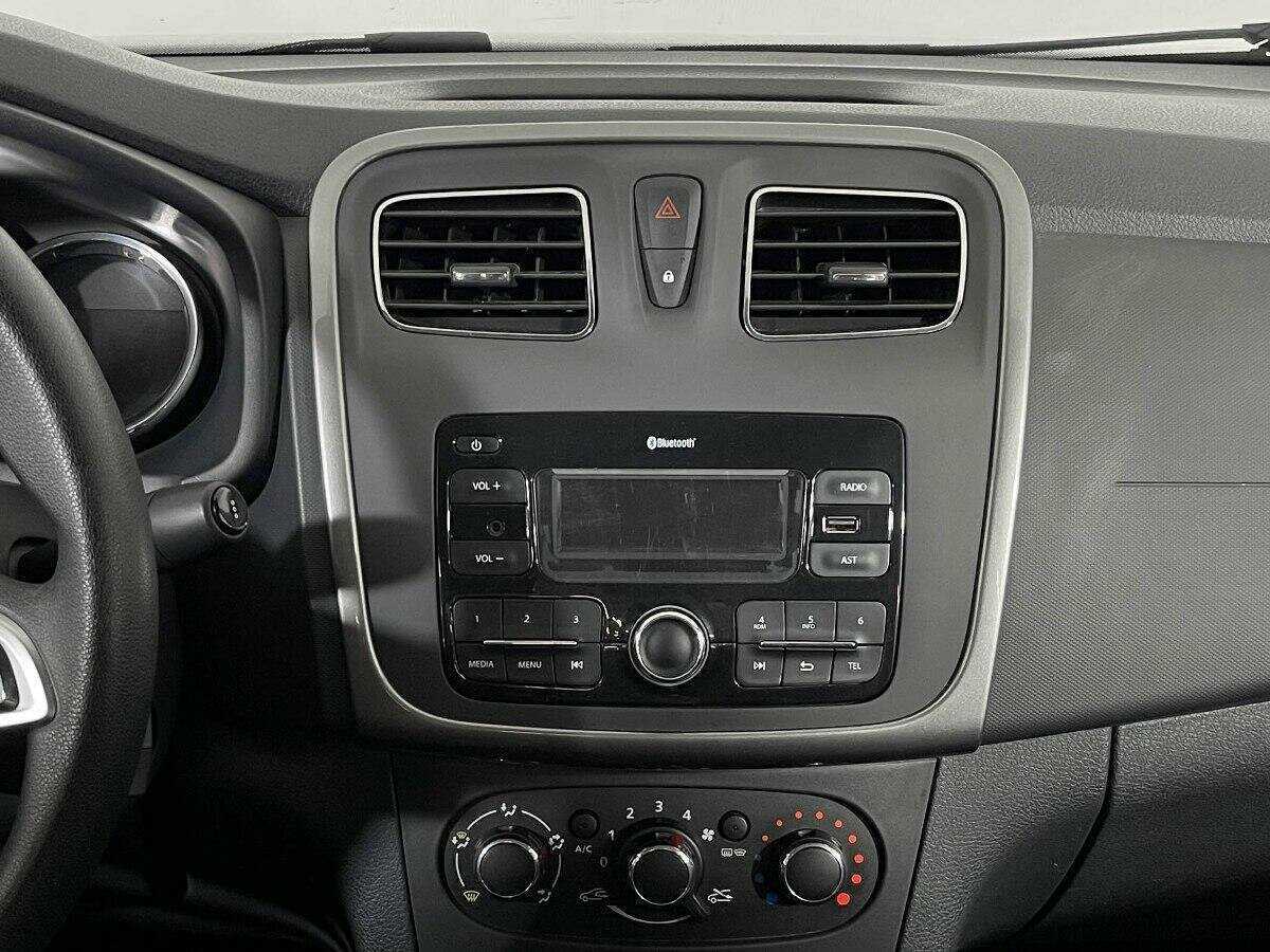 Рено Логан б/у, 2019, Механическая. Фото: #11