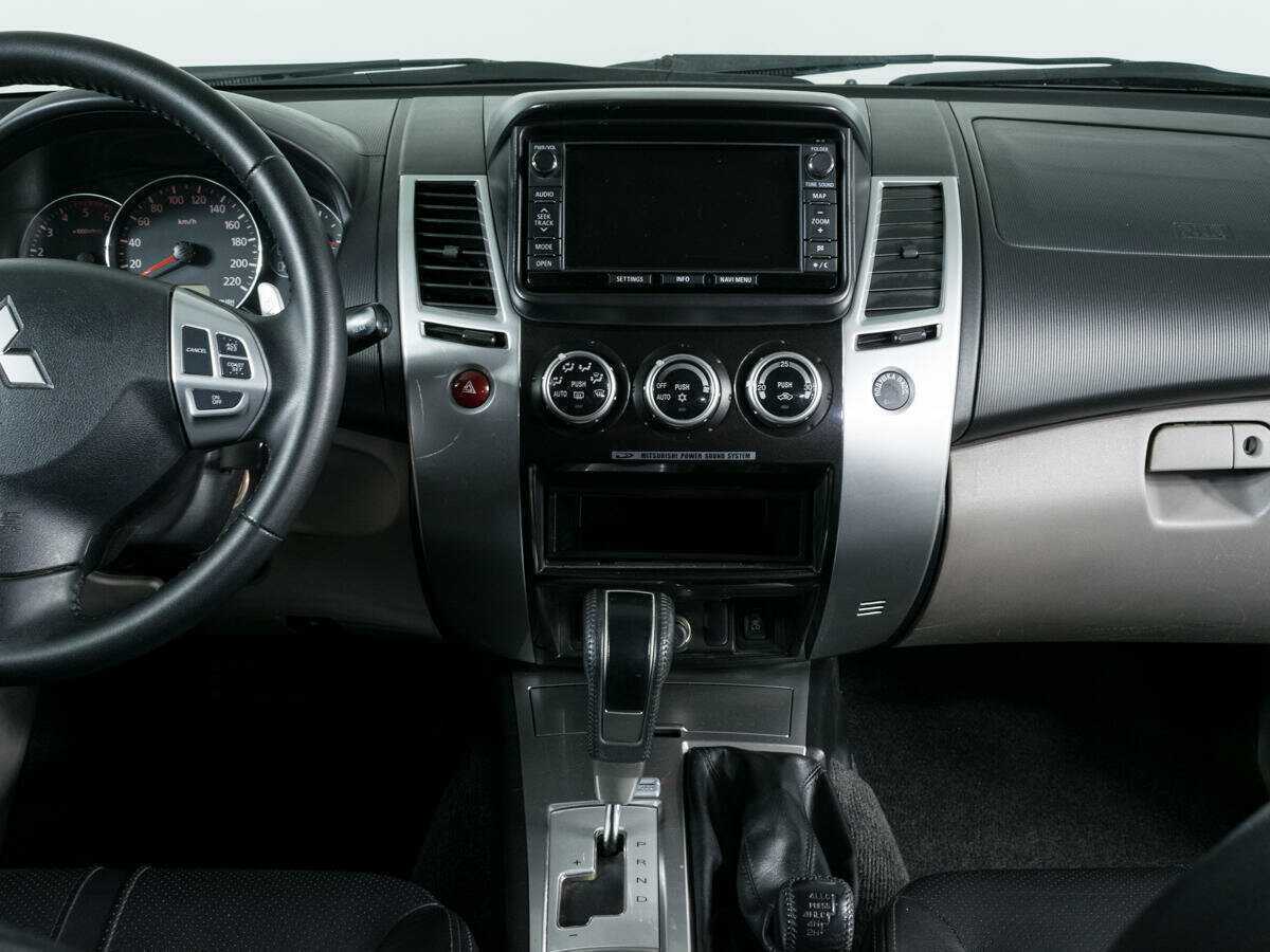 Митсубиши Паджеро Спорт б/у, 2013, Автоматическая. Фото: #10