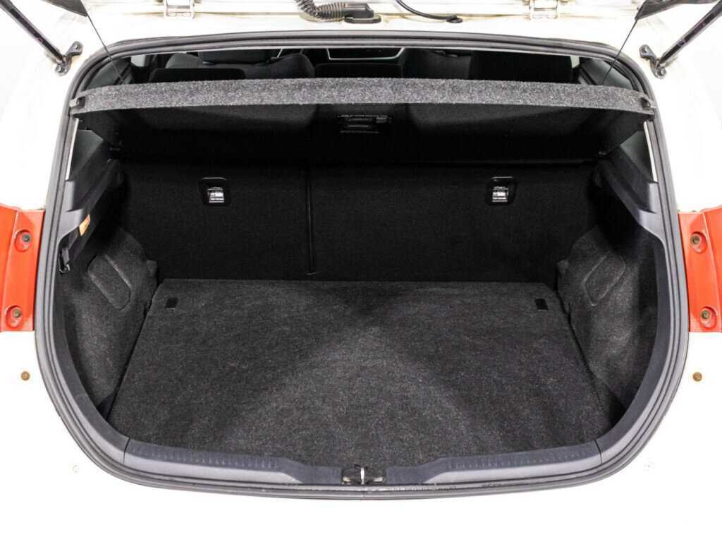 Тойота Аурис б/у, 2014, Механическая. Фото: #14