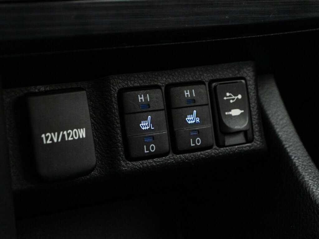 Тойота Аурис б/у, 2014, Механическая. Фото: #16