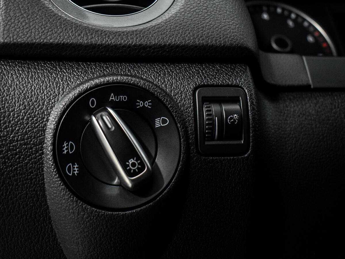 Фольксваген Тигуан б/у, 2012, Автоматическая. Фото: #9