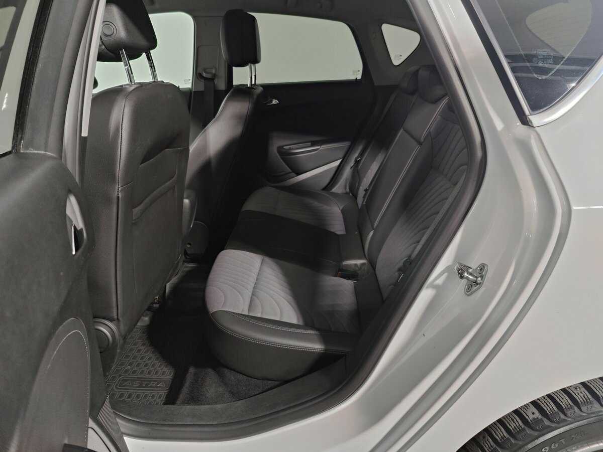 Опель Астра б/у, 2014, Автоматическая. Фото: #12