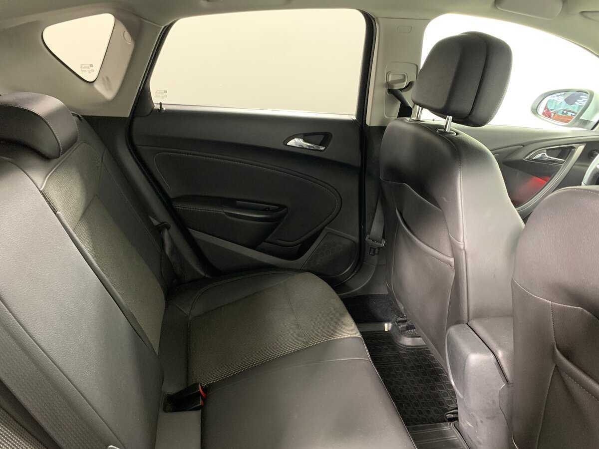 Опель Астра б/у, 2012, Механическая. Фото: #17