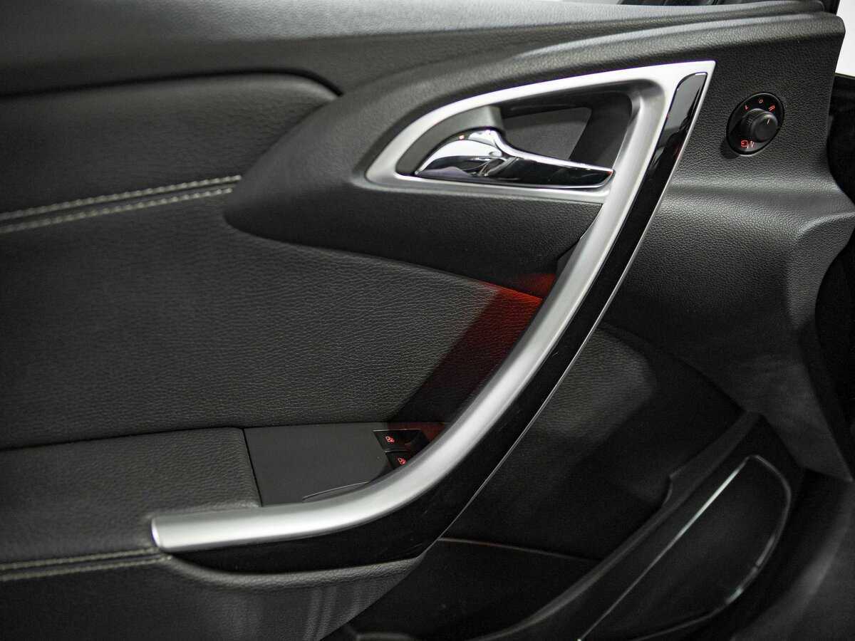 Опель Астра б/у, 2012, Механическая. Фото: #11