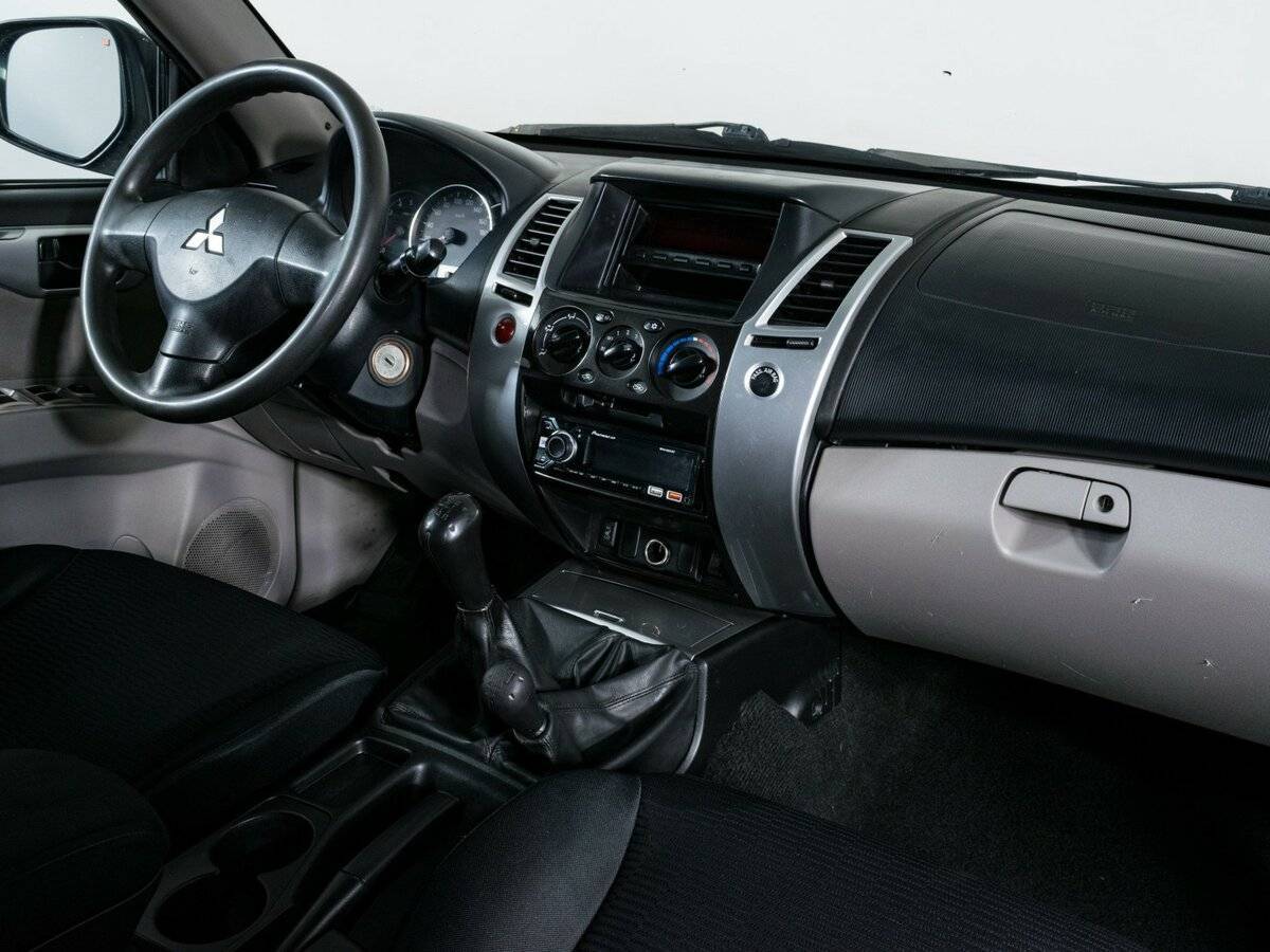 Митсубиши Паджеро Спорт б/у, 2012, Механическая. Фото: #9