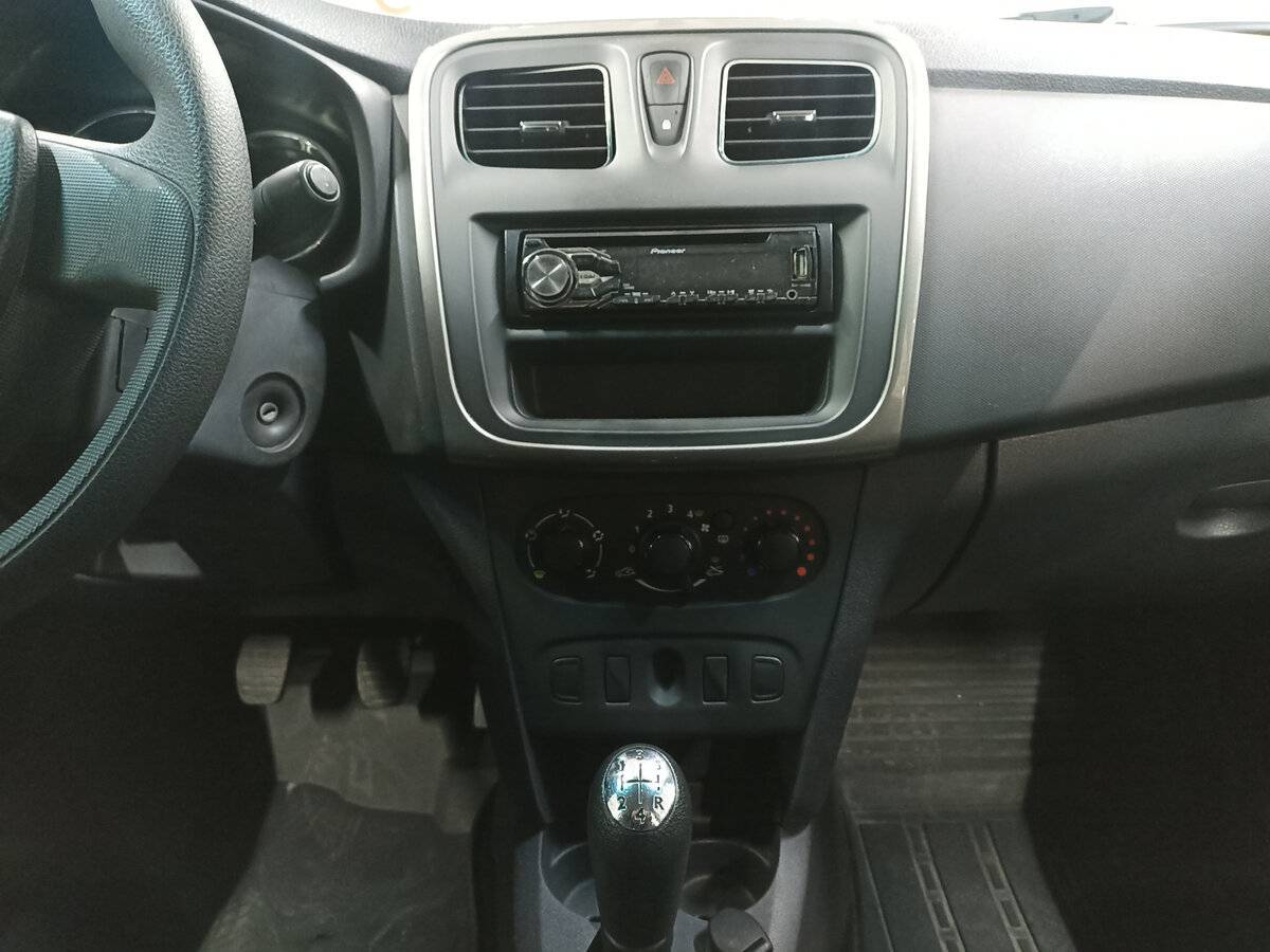 Рено Логан б/у, 2017, Механическая. Фото: #14