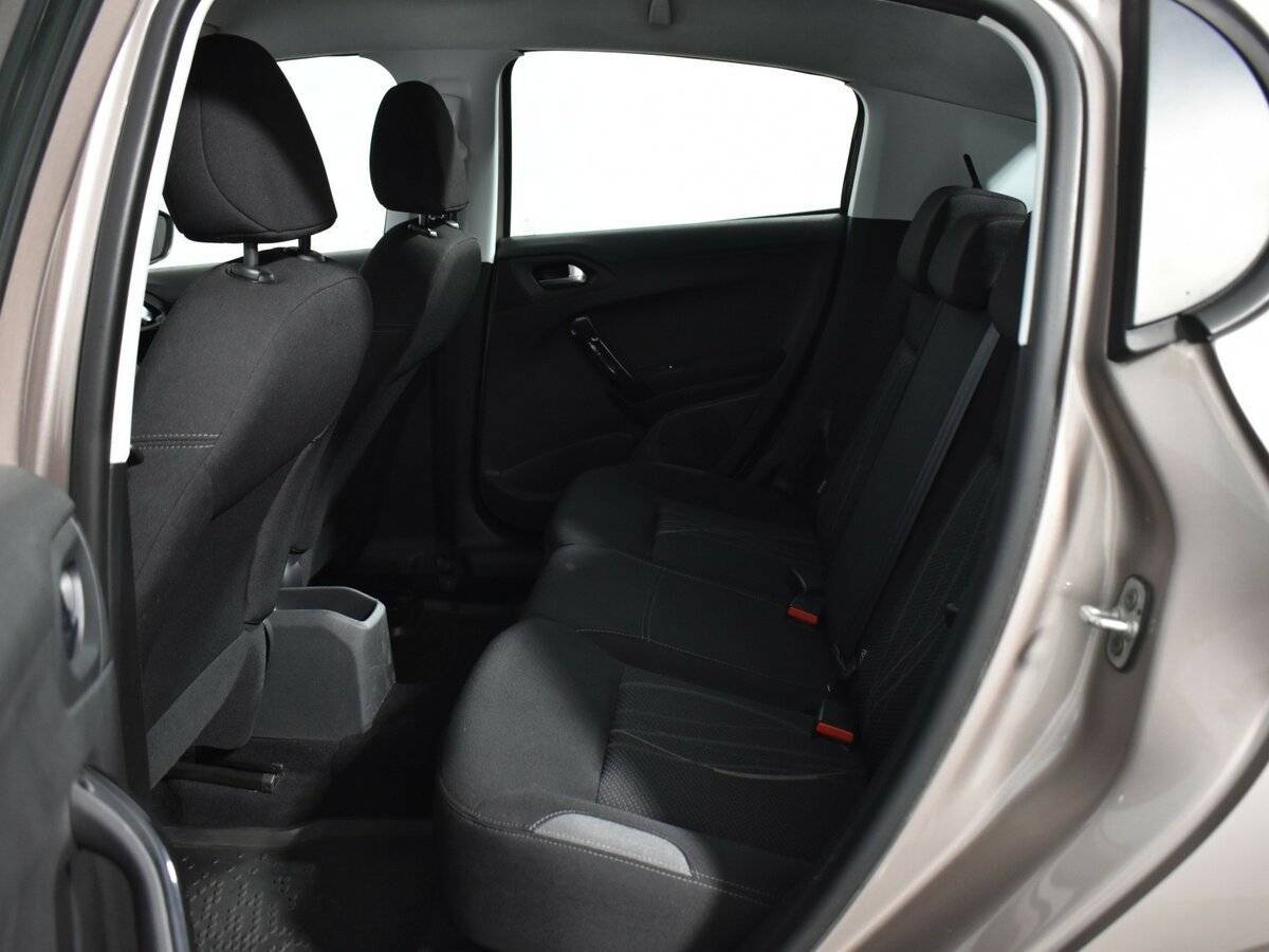 Пежо 208 б/у, 2014, Роботизированная. Фото: #11