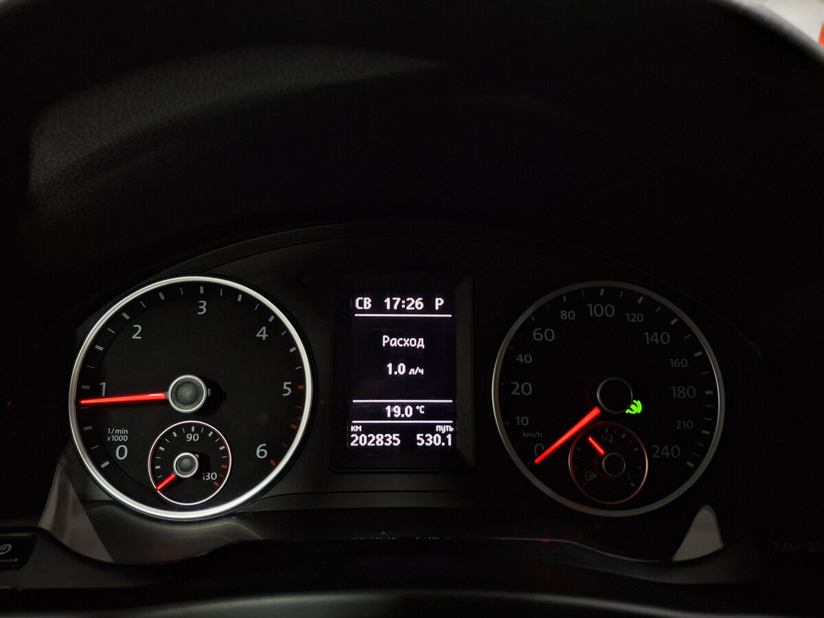 Фольксваген Тигуан б/у, 2015, Автоматическая. Фото: #12