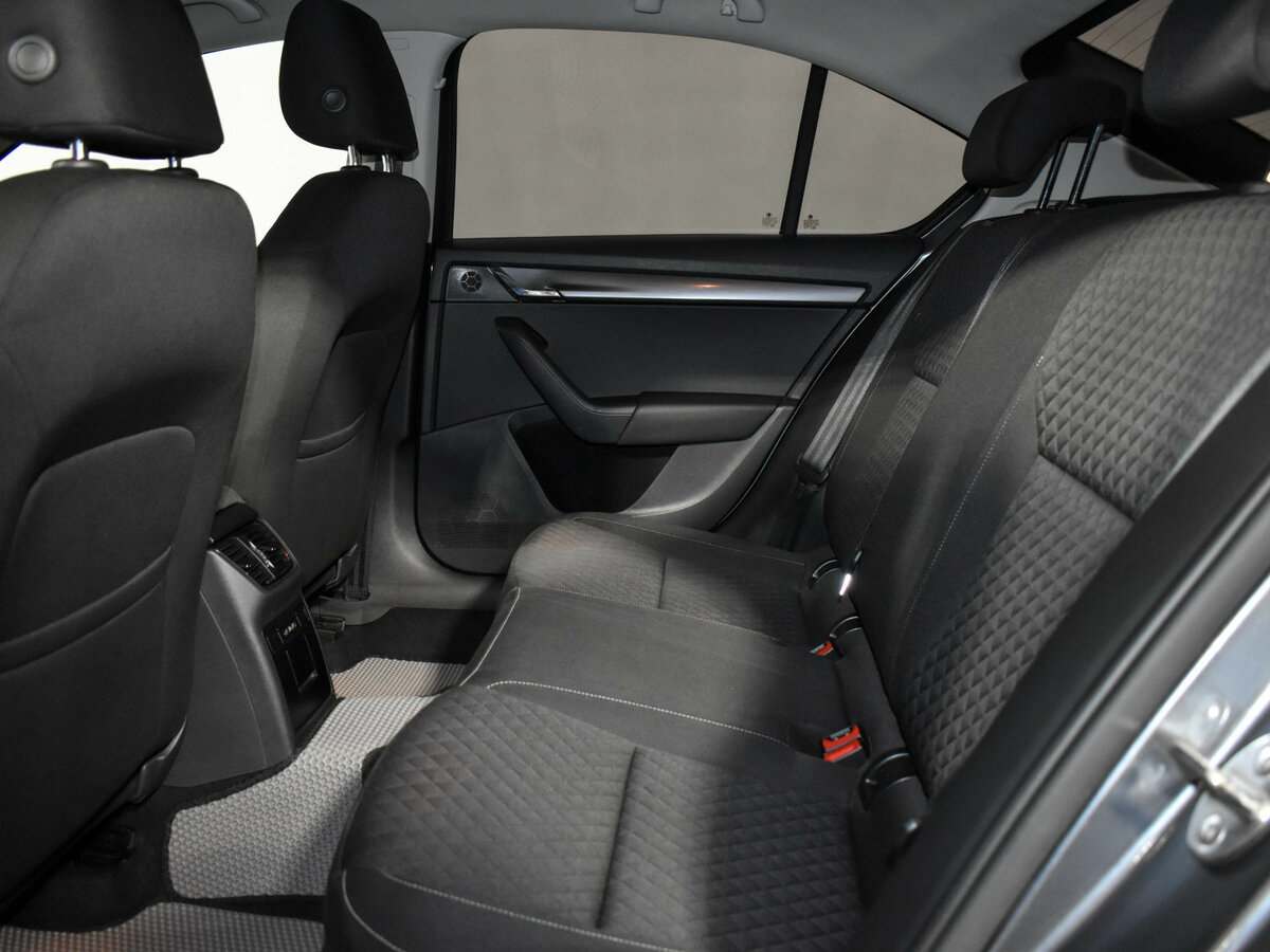 Шкода Октавия б/у, 2017, Роботизированная. Фото: #10