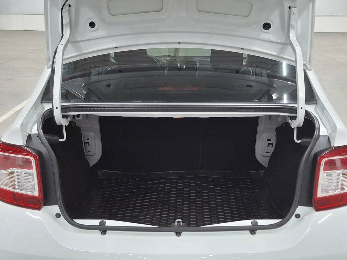 Рено Логан б/у, 2017, Автоматическая. Фото: #9